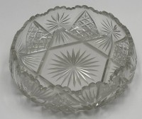 Auktion 370 / Los 10005 <br>grosse runde Schale mit Zackenrand und Schliff, H-8 cm, D-25 cm