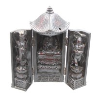 Auktion 365<br>Buddhistischer Reisetempel, 3-flügelig, ujmlaufend beschriftet, H-25cm, B-23 cm