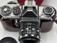 Auktion 365<br>Kamera "Edixa" Mat-Reflex, Modell D, mit Belichtungsmesser und orig. Lederhülle, guter Zustand
