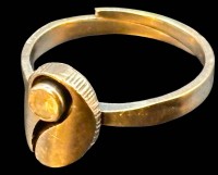 Auktion 365<br>Silberring-925- mit klaren Stein, div. Punzen, offene Ringschiene, 2,1 gr.