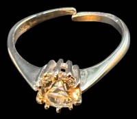 Auktion 365<br>Silberring-925- mit gr. klaren Stein, offene Schiene, 2,8 gr