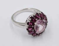 Auktion 365<br>Blütenring mit violetten Steinen aus 925er Silber, 