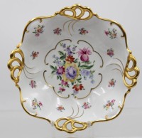Auktion 365<br>Schale auf 4 Füssen, Ilmenau, Blumenbemalung u. Goldstaffage, H-8,5cm D-27cm