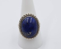 Auktion 365<br>Silber Ring mit einem Lapislazuli, ovale Form, 925er , gestempelt India, RG 59, 10,6 gr.