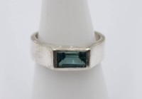 Auktion 365<br>Ring mit einem blauen Stein, 925er Silber, RG 59, 5,0 gr.
