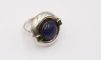 Auktion 365<br>925er Silber-Ring, Peridot und Lapis, 13,5gr., RG 58