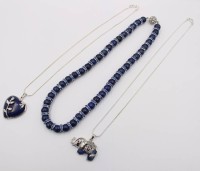 Auktion 365<br>3x div. Halskette, 2x mit figürlichen Lapisanhängern, 2x versilbert, ca. L-50cm