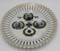 Auktion 365<br>Weltkrieg 1914-16 Teller mit 2 Kaiser, Hindenburg, Deutsches Kreuz, D-23 cm