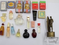 Auktion 365 / Los 15042 <br>Konvolut div. Parfümeminiaturen u. Seifen-etc.