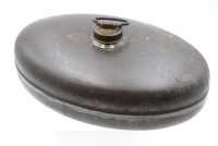 Auktion 365 / Los 15045 <br>alte Wärmflasche, Metall, ca.  B-27,5cm