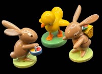 Auktion 365 / Los 14516 <br>2 Osterhasen, 1 K&uuml;ken, Erzgebirge, H-max. ca. 4,5 cm