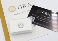 Auktion 365<br>Moissanit, ca. 12ct, Diamantschliff, feines Weiss, anbei Zertifikat