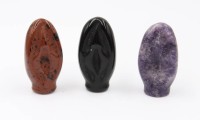 Auktion 365 / Los 1427 <br>3x Halbedelsteine in erotischer Form, L-3,2cm