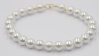 Auktion 365<br>Muschelkern-Perlenarmband, 14K Goldschließe, ca. L-20cm