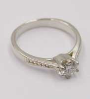 Auktion 365 / Los 1468 <br>Moissanit-Silber-Ring, 0,5ct, RG 54, 2,3gr.
