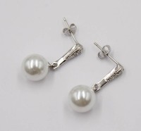 Auktion 365<br>Paar Ohrstecker, 925er Silber, Muschelkernperlen, ca. L-2,5cm