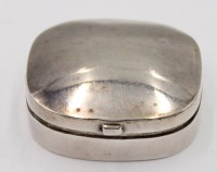 Auktion 365 / Los 11044 <br>kl. Silberdose-925-, Pillendose, H-1,2 cm, 3x2,5 cm, ca. 7,5 gr