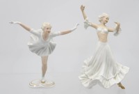 Auktion 365<br>2x div. Figuren, Schaubach Kunst, Tänzerin uns Schlittschuhläuferin (Finger beschädigt), ca. H-19,5cm