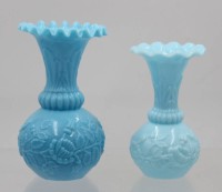 Auktion 365<br>2x div. Vasen, opalines blaues Glas, älter, 14,5 u. 12,5cm