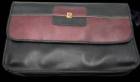 Auktion 365 / Los 13026 <br>Vintage-Original-Pierre Cardin&reg;Paris-Business-Leder-Kosmetiktasche, Gebrauchsspuren, 20x30 cm