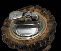 Auktion 365<br>Tischfeuerzeug, Gas, in Hirschhorn-Gehäuse, H-6 cm, D-7 cm