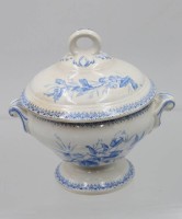 Auktion 365 / Los 9037 <br>kl. Terrine, Villeroy &amp; Boch, blsue Wiesenblume, ca. H-13cm