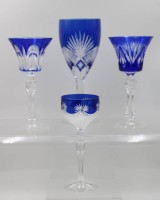 Auktion 365<br>4x div. gr. Überfanggläser, Kristall, blau, ca. H-25,5 bis 19cm