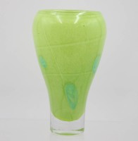 Auktion 365 / Los 10074 <br>Kunstglas-Vase, grün, ca. H-20cm