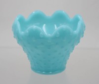 Auktion 365<br>kl. Vase, opalines Glas, ca. H-9cm D-11cm