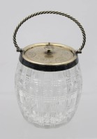 Auktion 365 / Los 10091 <br>Kekseimer, älter, Kristall beschliffen, versilberte Monturen, ca. H-16cm