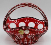 Auktion 365<br>Kristall-Korb von "Nachtmann" rot überfangen, H-14 cm, B-16 cm