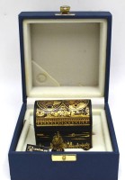 Auktion 365<br>kl. Metall-Schatztruhe mit Golddekor, in OVP, Spanien, H-5,5cm, 4,2x6,2 cm