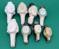 Auktion 365 / Los 15537 <br>8x chinesische aufsteck-Köpfe aus Keramik, (Beijing??) max. H- 9cm (in Box)