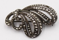 Auktion 365<br>Silberbrosche "Schleife" mit Markasiten, B-4 cm, 6,6 gr.