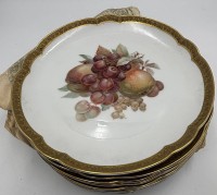 Auktion 365 / Los 8196 <br>8x gr. Obstteller "Rosenthal, mit Ätzgoldrand und 4 verschiedenen Motiven, D-22 cm, gut erhalten, um 1920