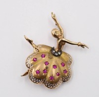 Auktion 365<br>figürliche Brosche um 1920, Ballerina, Gold um 14 ct (gepr.), Diamanten und Rubine, 11,2gr., ca. L-4,5cm