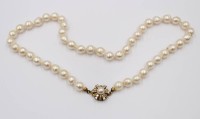 Auktion 365<br>Perlenkette mit 585er GG-Schließe diese mit Brillanten, ca. L-45cm