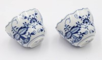 Auktion 365<br>2x Tassen, Meissen, Zwiebelmuster, je 4 Schleifstriche, ca. H-6,5cm