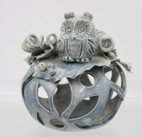 Auktion 365 / Los 9044 <br>Teelichthalter, signiert Bilke, 1x an Blatt bestossen, ca. H-14cm