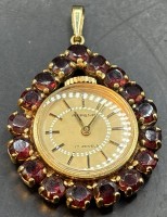Auktion 365<br>Damen-Umhängeruhr "Arfena" 17 Jewels, Umrandung Norm-Gold-250- (6 ct) mit Granate, Werk läuft, 10,6 gr, Norm und 6 ct gepunzt