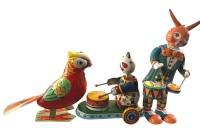 Auktion 365<br>3x div. vintage Blechspielzeug, wohl alles China, alles funktioniert, H-12 bis 21 cm