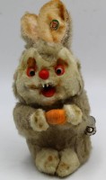 Auktion 365 / Los 12032 <br>mechan. Hase mit Karotte, funktioniert, Western Germany, H-17 cm