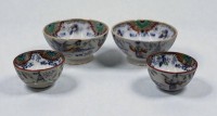 Auktion 366 / Los 9009 <br>4x Schalen,  Regout, Petrus. Maastricht 1836 - 1899, Timor, bedruckt, von Hand ausgemalte Chinoiserien, Altersspuren, ca. H-6cm D-11cm u. H-4,5cm D-7,5cm