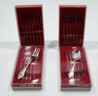 Auktion 366<br>18x Kuchengabeln sowie 12x Kaffeel&ouml;ffel, Robbe &amp; Berking, 90er Auflage, Friesenmuster, Gabeln ca. L-15cm