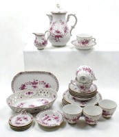 Auktion 366<br>Hutschenreuther-Kaffeeservice im Dekor Maria Theresia Linderhof, f&uuml;r 6 Personen, anbei Korbschale, Ascher, kl. ovale Platte und 3 kl. Tellerchen