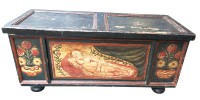 Auktion 366<br>alpenländische Holztruhe mit Bemalung, um 1850, Gebrauchsspuren, L-119 cm, T-48 cm, H-54 cm