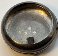 Auktion 366<br>massiver Silber-Uhrenschutz, London, 1883, für  Uhren bis ca. 5 cm?, 47,3 gr.