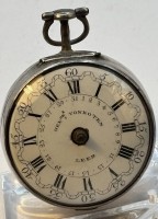 Auktion 366<br>Spindeluhr Silbergehäuse aus Leer, einige Uhrenteile anbei, Ziffernblatt beschriftet "Hendrik Vonkoten, Leer", D-ca. 4 cm, Uhrwerkplatte ebenfalls beschriftet