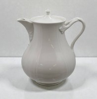 Auktion 366<br>gr. Kaffeekanne, KPM Berlin, Weißporzellan, ca. H-24,5cm