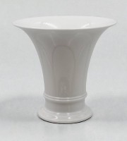 Auktion 366<br>gr. Kratervase, KPM Berlin, Weißporzellan, ca. H-18,5cm